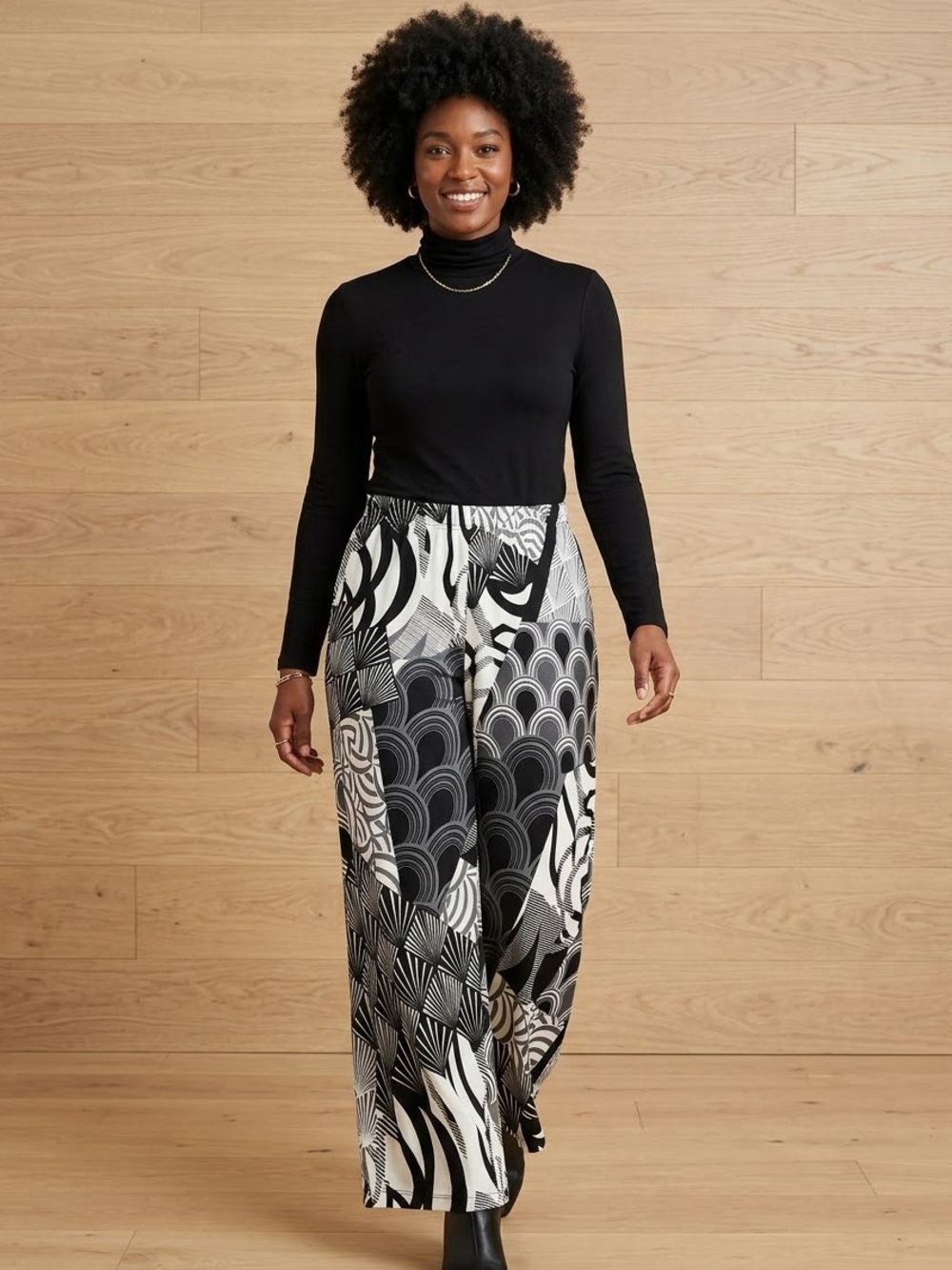 Chico’s Travelers Black and White Print Palazzo Pants, size 2 Regular/12/L